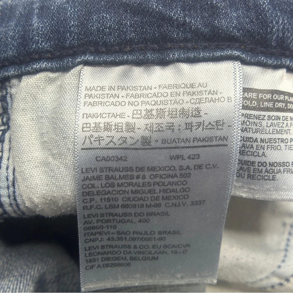 EUC Levi's Women's 505 Straight Leg Blue Jeans size 2